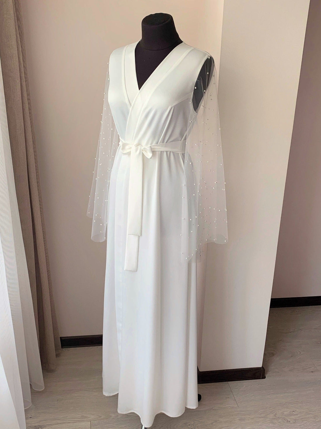 Long bridal robe with pearls sleeves