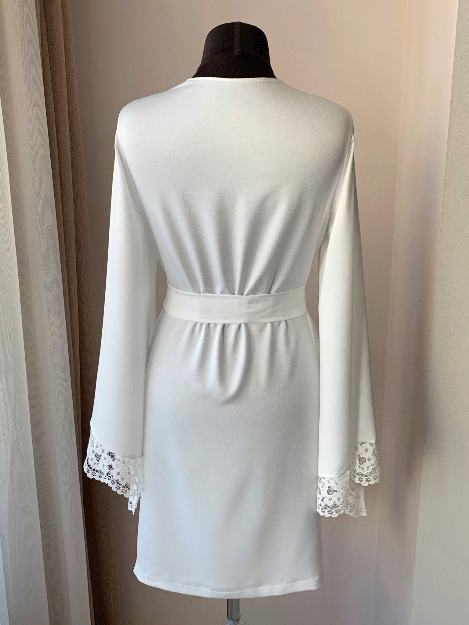 back robe ivory