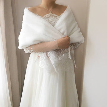 Faux Fur, Bridal Cape, Bridal Fur Stole, Wedding Fur stole, White Fur Shrug, Faux fur cape, Bridal Cover Up, Wedding Fur stole, Bridal Fur