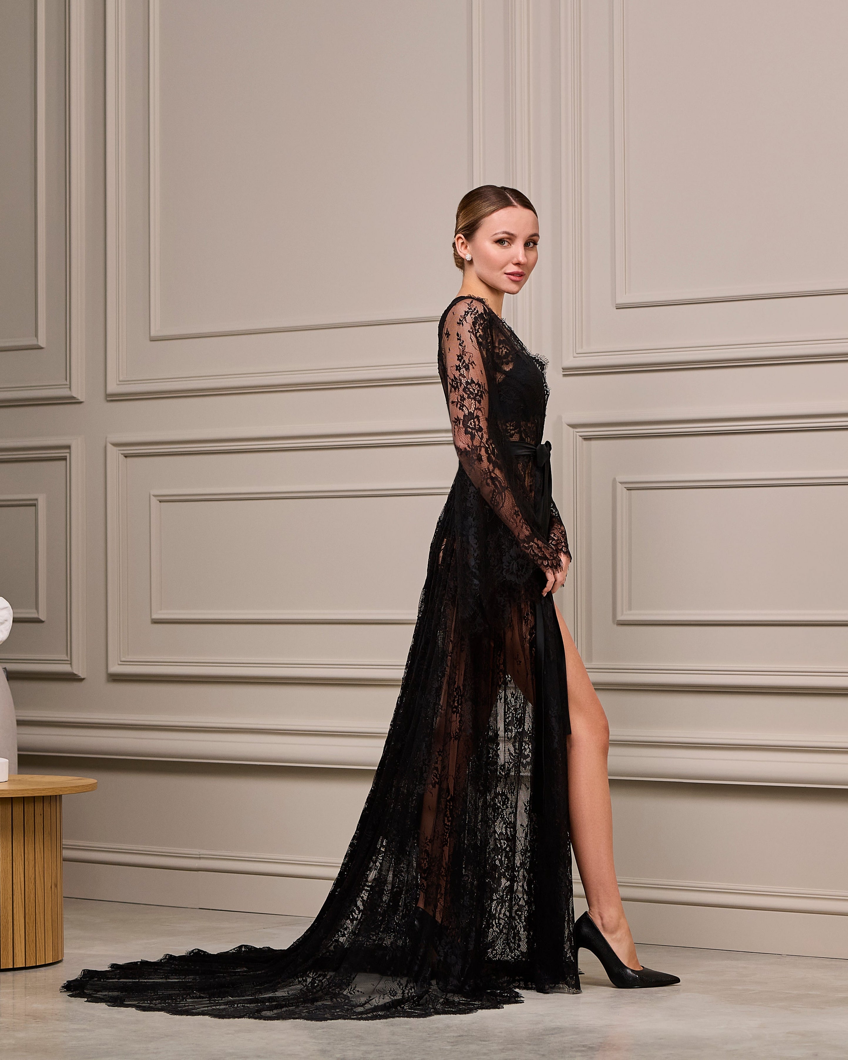 Elegant black lace robe with train | BellaDonnaUa ✂️