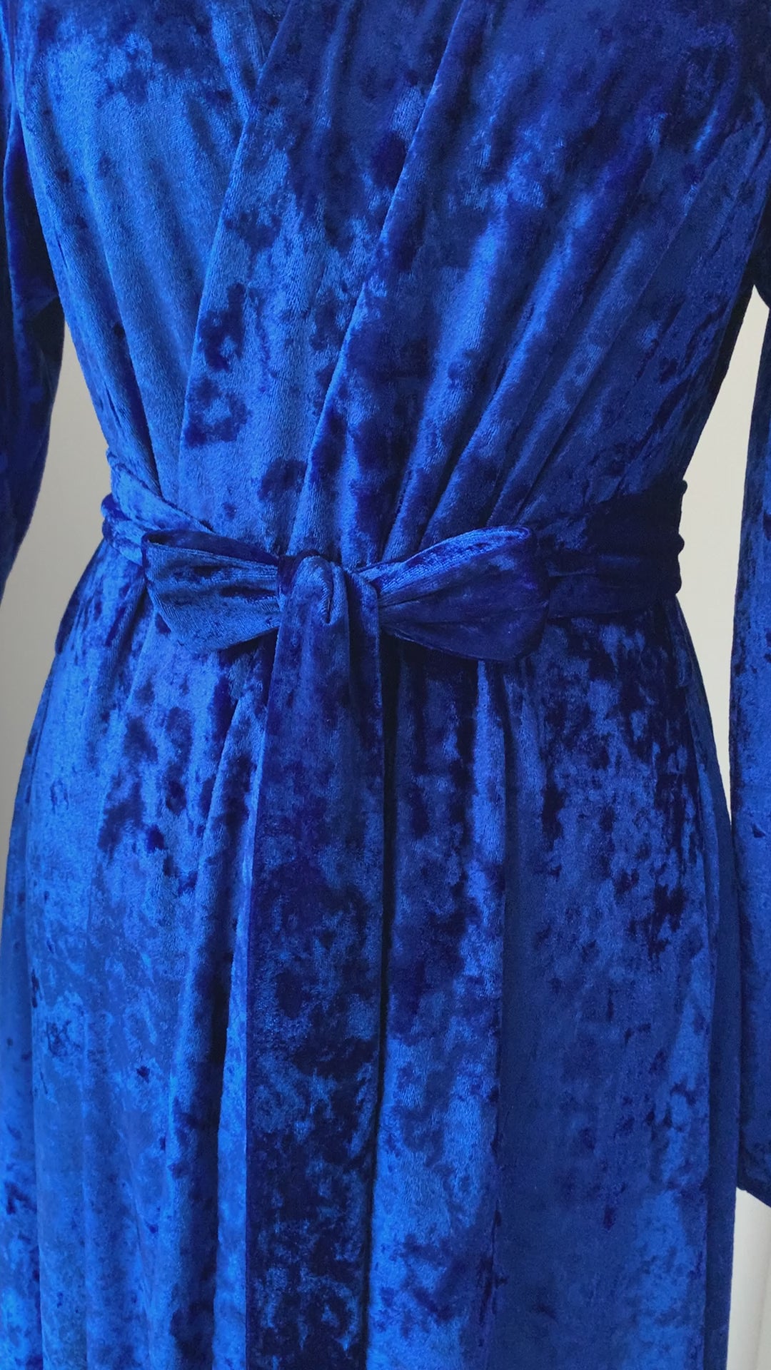 Video of blue long velvet kimono-style dressing gown