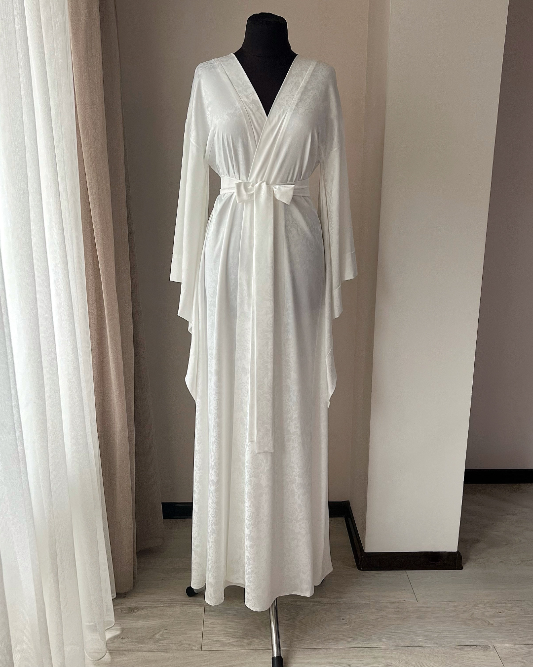 Kimono bride robe for wedding day