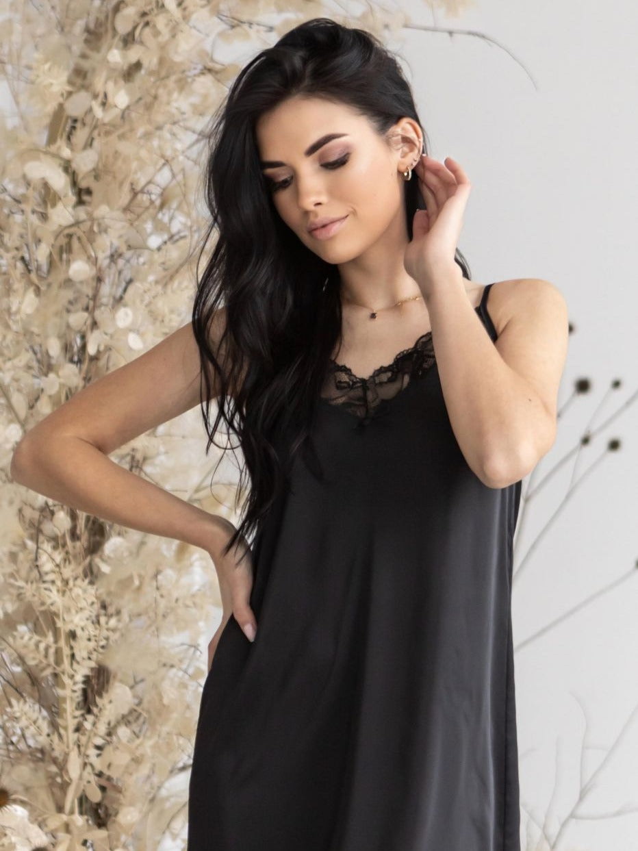 Long Black nightgown with an open back, L / White Long Black nightgown with an open back, L / White
