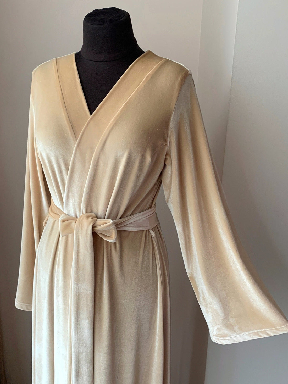 Beige velvet robe