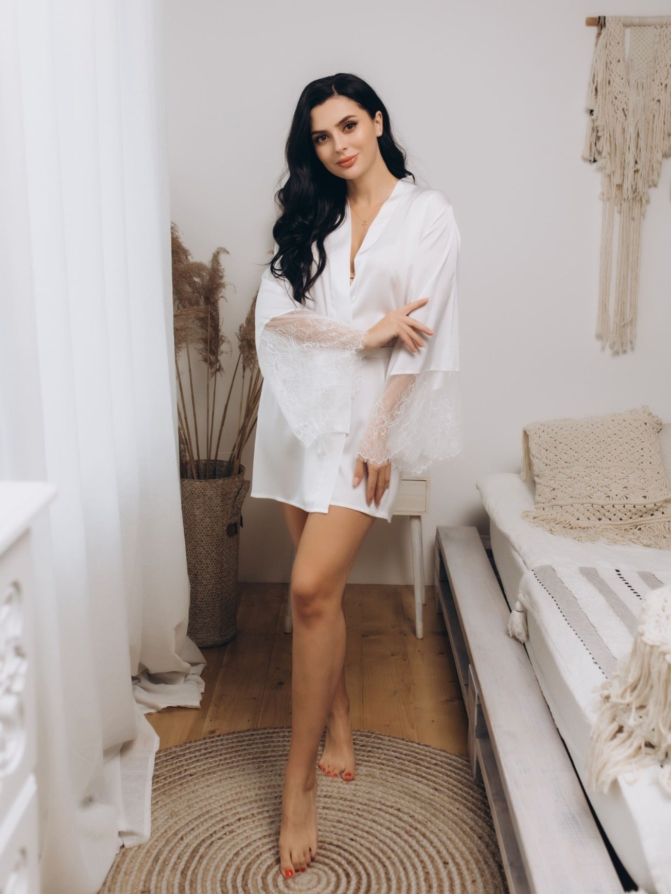 Bridal robe with lace sleeves 