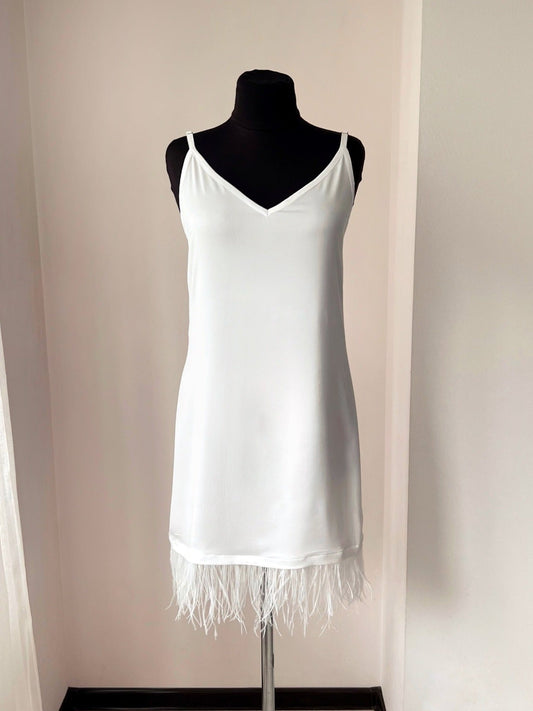 Nightgown with feathers for the bride