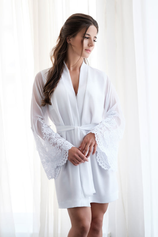 Bridal robe with lace sleeves White